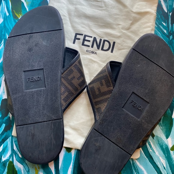 Men’s Fendi Flip Flops size 10 - Picture 3 of 9